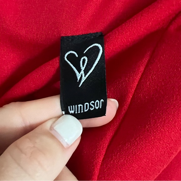 Long red gown - Picture 5 of 7